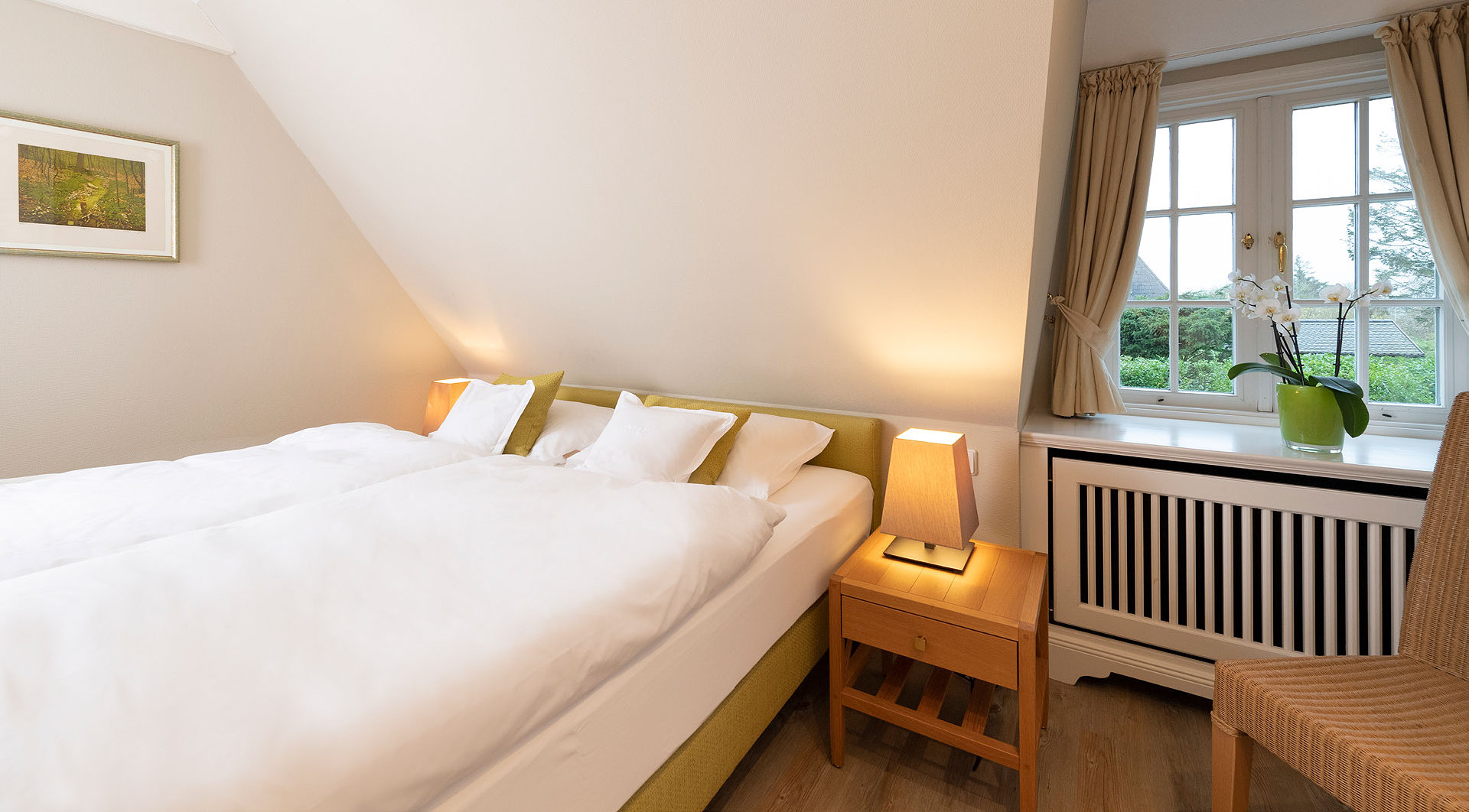 Jetzt-Sylt-07-KOMFORT-JUNIORSUITE-2025-benen-diken-hof-keitum-sylt-21